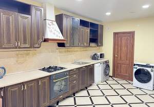 Дом 161м&sup2;, 4-этажный, на длительный срок, 