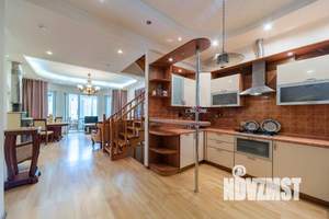 Таунхаус 220м&sup2;, 4-этажный, на длительный срок, 