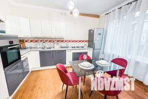 Дом 160м&sup2;, 4-этажный, посуточно, 