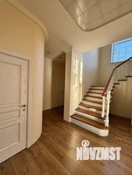 Дом 300м&sup2;, 3-этажный, участок 7 сот.  