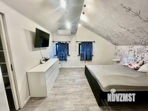 Дом 100м&sup2;, 2-этажный, участок 6 сот.  