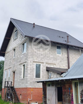 Дом 285м², 3-этажный, участок 14 сот.  