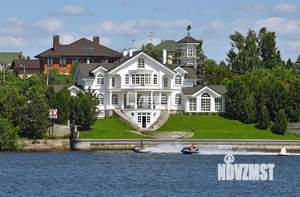 Дом 4374м&sup2;, 3-этажный, участок 30 сот.  