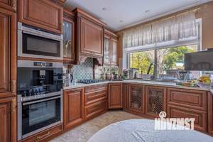 Дом 400м&sup2;, 2-этажный, участок 7 сот.  