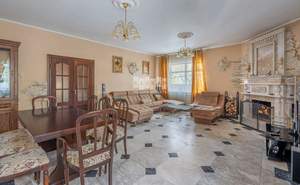 Дом 400м&sup2;, 2000-этажный, участок 7 сот.  