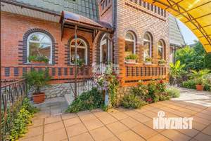 Дом 400м&sup2;, 2-этажный, участок 7 сот.  