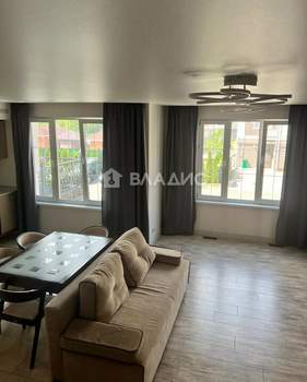 Дом 161м&sup2;, 4-этажный, участок 2 сот.  