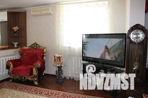 Коттедж 180м², 2-этажный, участок 8 сот.  
