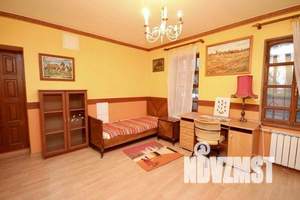 Дом 220м&sup2;, 2-этажный, участок 25 сот.  