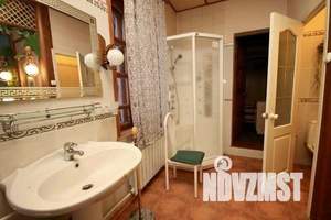 Дом 220м&sup2;, 2-этажный, участок 25 сот.  