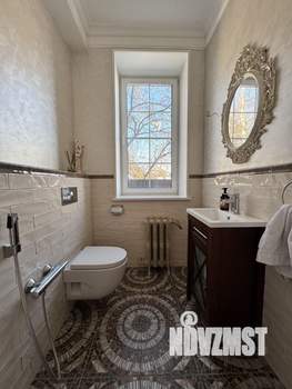 Дом 300м&sup2;, 3-этажный, участок 7 сот.  