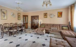 Дом 400м&sup2;, 2000-этажный, участок 7 сот.  