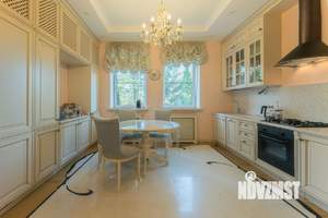 Коттедж 462м², 2-этажный, участок 30 сот.  