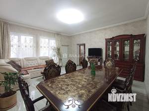 Дом 180м², 2-этажный, участок 8 сот.  