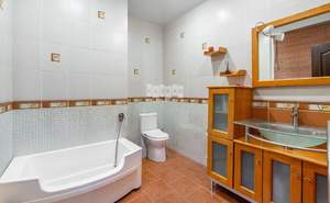 Дом 400м&sup2;, 2000-этажный, участок 7 сот.  