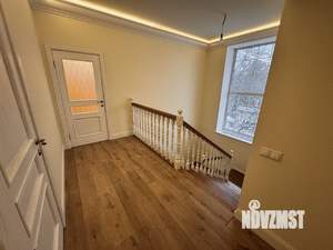 Дом 300м&sup2;, 3-этажный, участок 7 сот.  