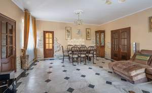 Дом 400м&sup2;, 2000-этажный, участок 7 сот.  