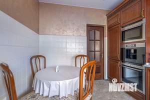 Дом 400м&sup2;, 2-этажный, участок 7 сот.  