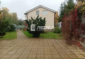 Дом 4374м&sup2;, 3-этажный, участок 30 сот.  