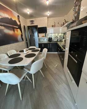 2-к квартира, вторичка, 63м2, 10/17 этаж