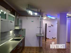 2-к квартира, вторичка, 63м2, 11/18 этаж