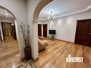 4-к квартира, вторичка, 156м2, 8/18 этаж